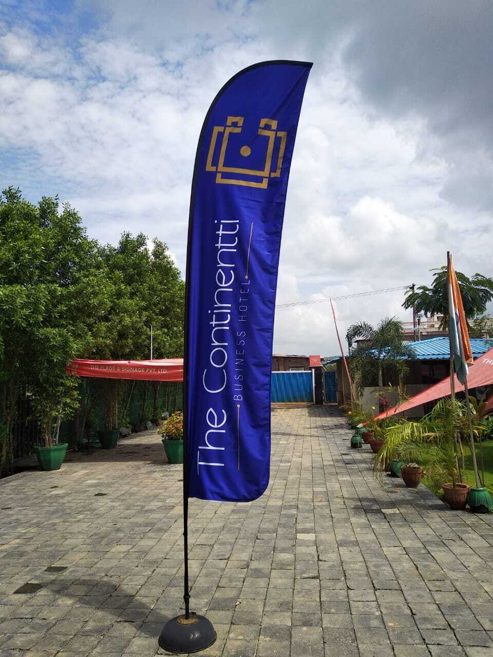 Sail Banner Flags - 110g Polyester Material, Sizes 4ft To 16ft | Customizable Colors, Printed Logos, Durable For Outdoor Use