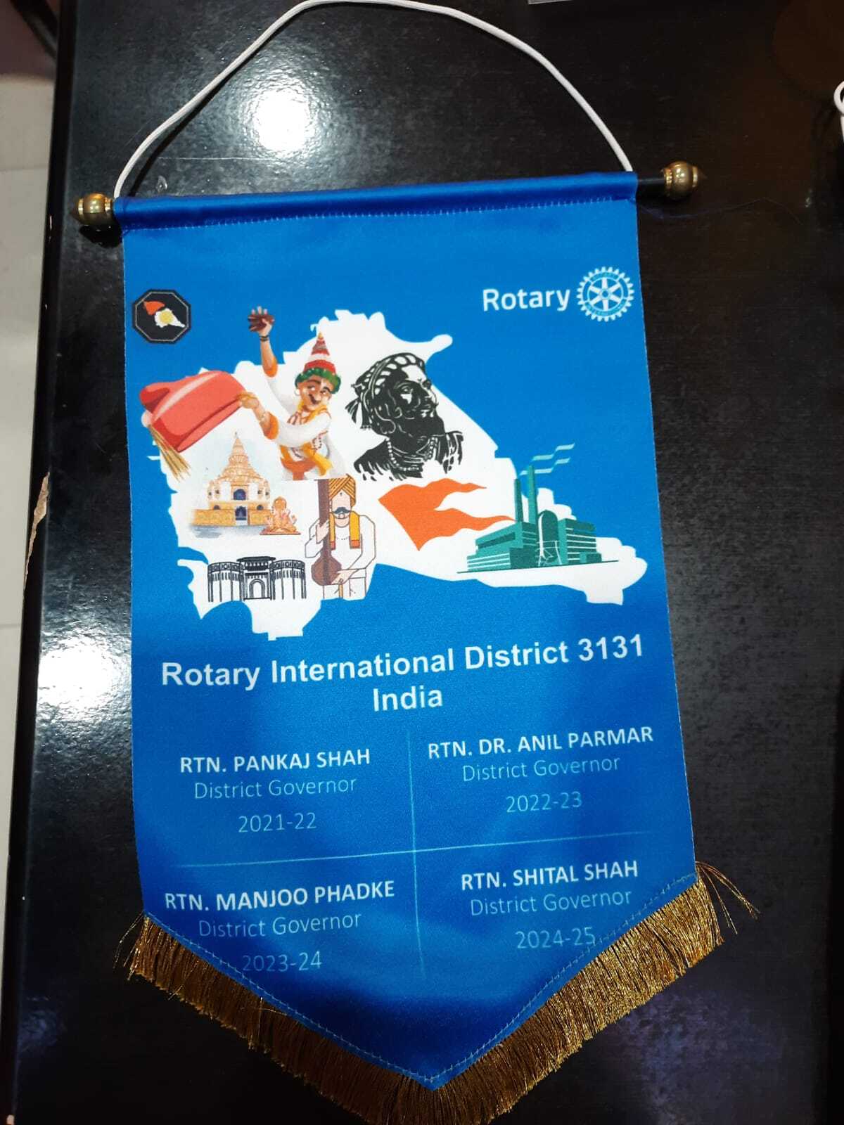 Rotary Banners - Knitted/woven/spun Polyester, 2"x3" To 8"x12" Sizes, Custom Colors And Logos, Plastic Flagpole, Ideal For Events And Exhibitions