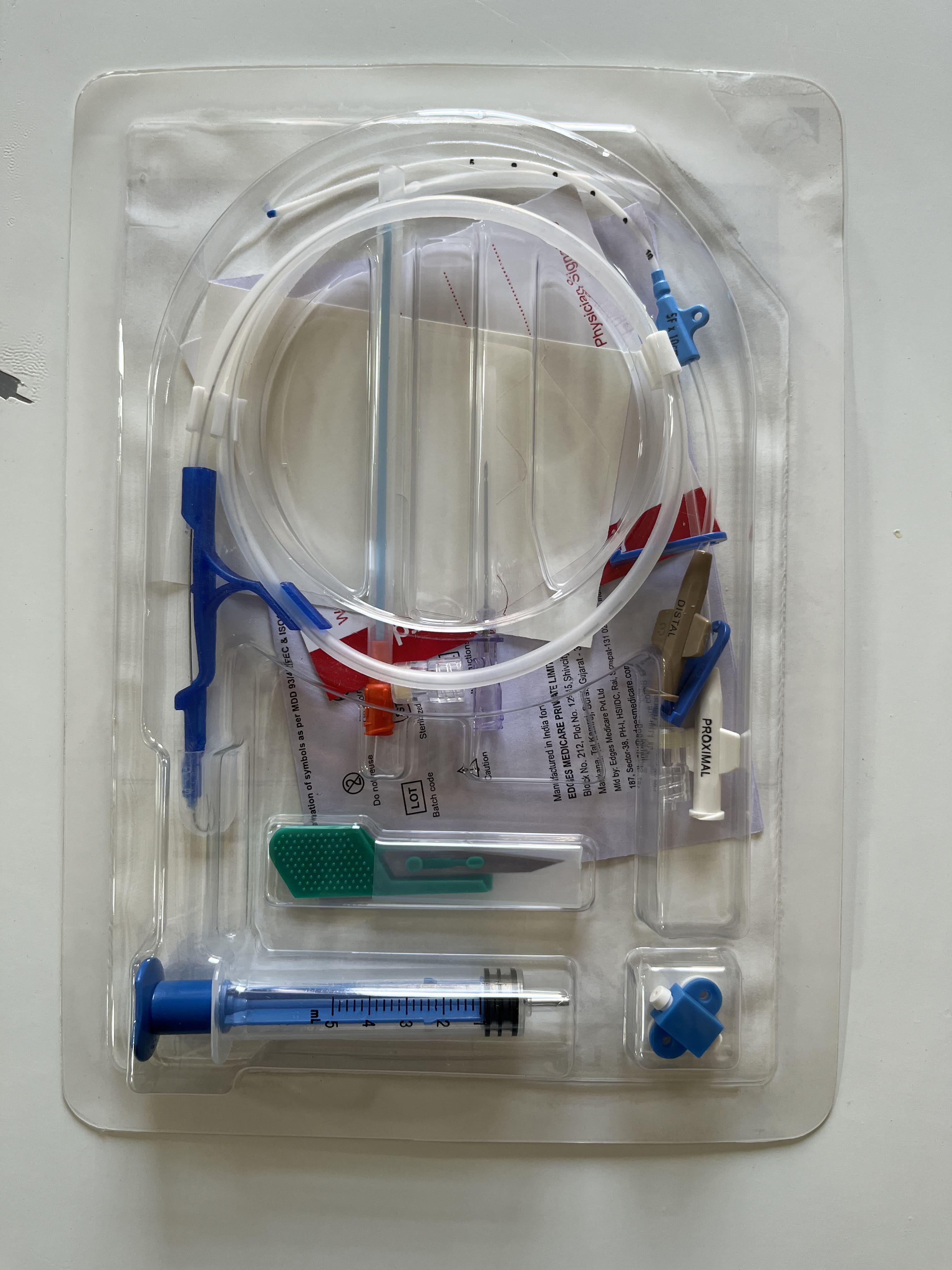 White Nephrology's Choice:4fr 6cm Double Lumen Cvc Kit Painless High Flow Easy Monitoring