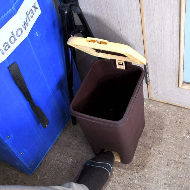 Plastic Push N Pedal Dustbin Plastic Kitchen Waste Bin With Lid