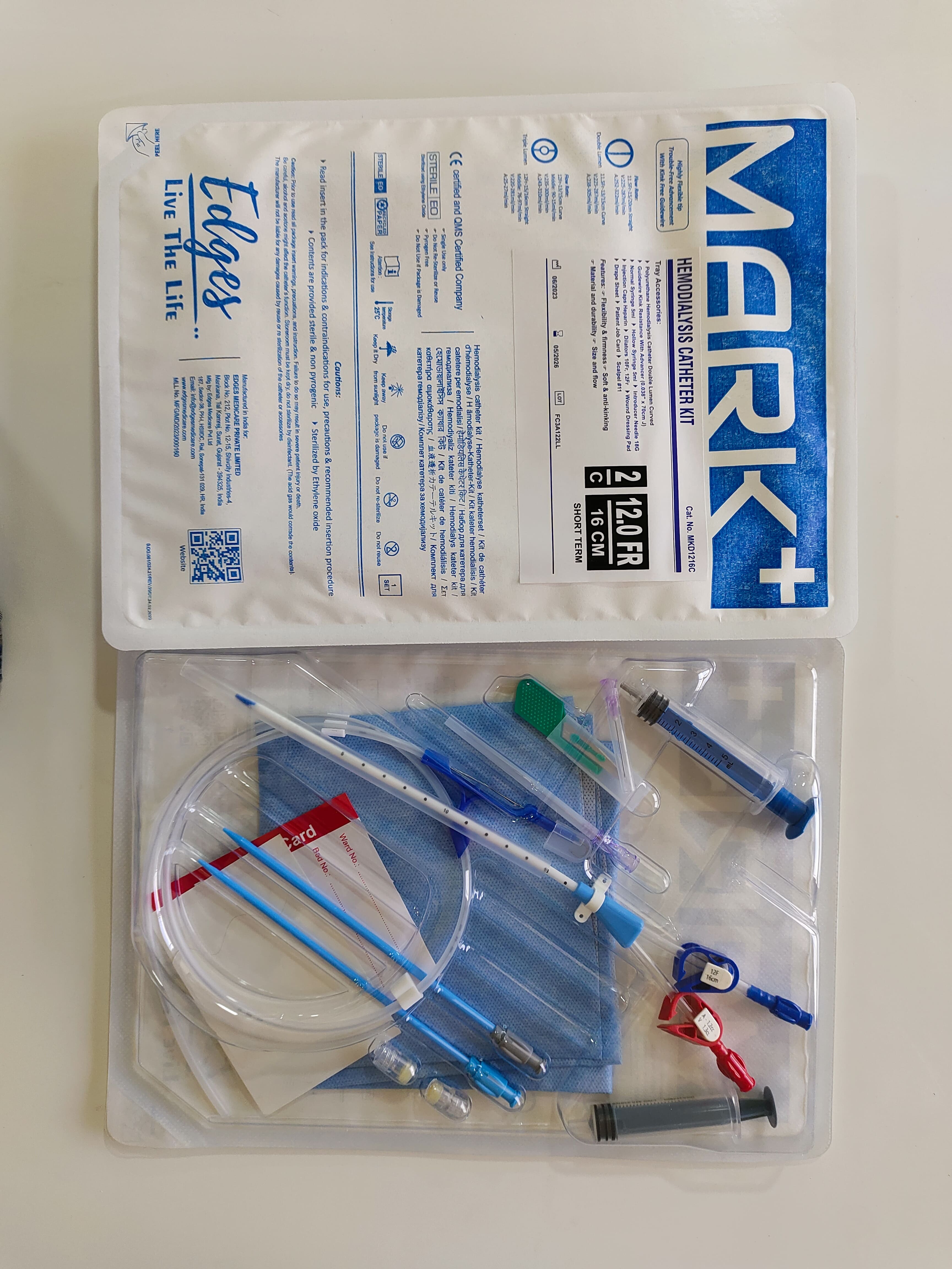 White Disposable Curved Hemodialysis Catheter 12fr 16cm Fast Emergency Access