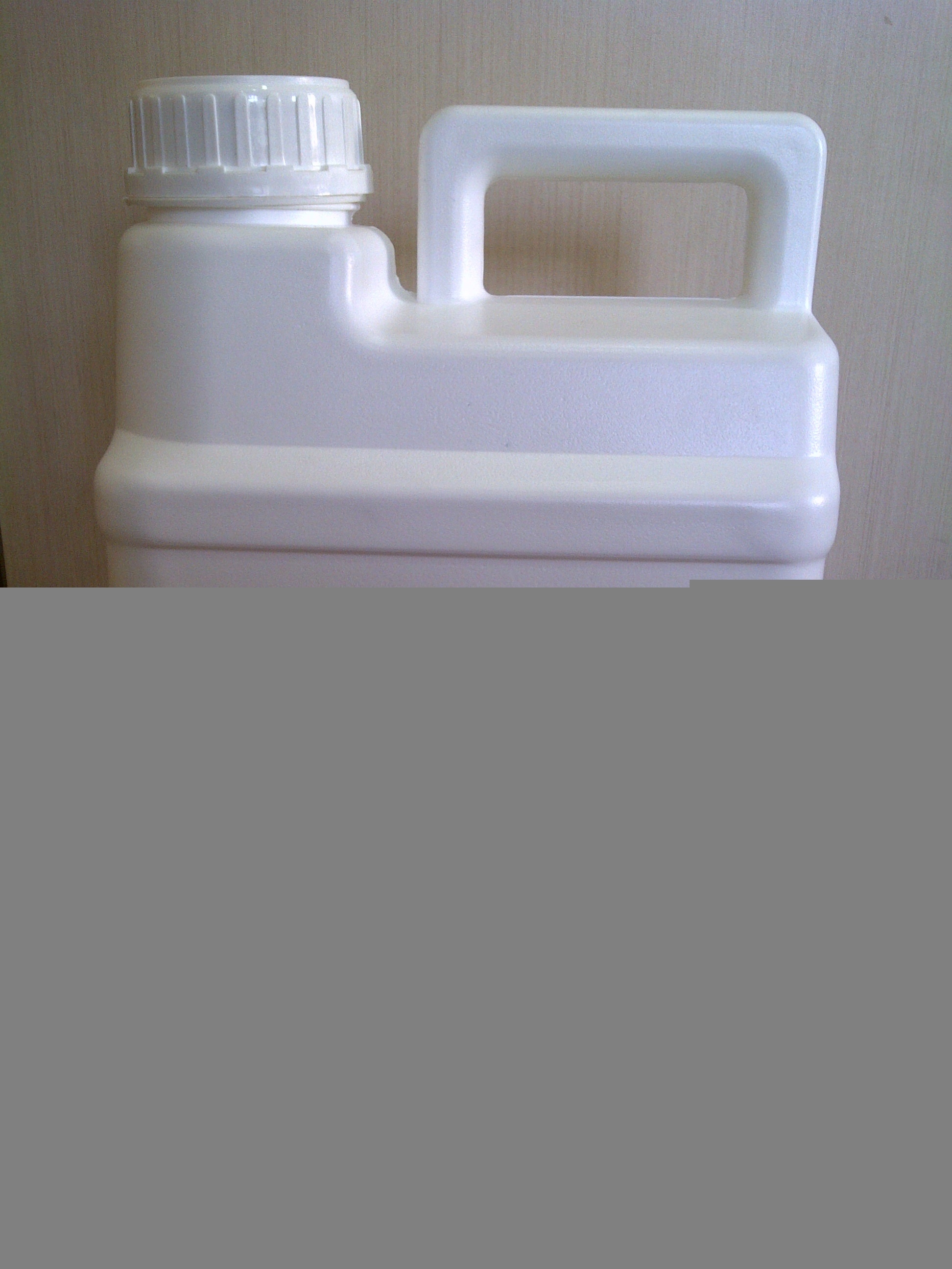 HDPE बोतलें जरी कैन और कंटेनर