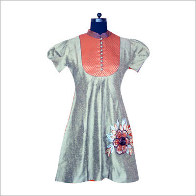 रेशमी डिज़ाइनर कुर्ता