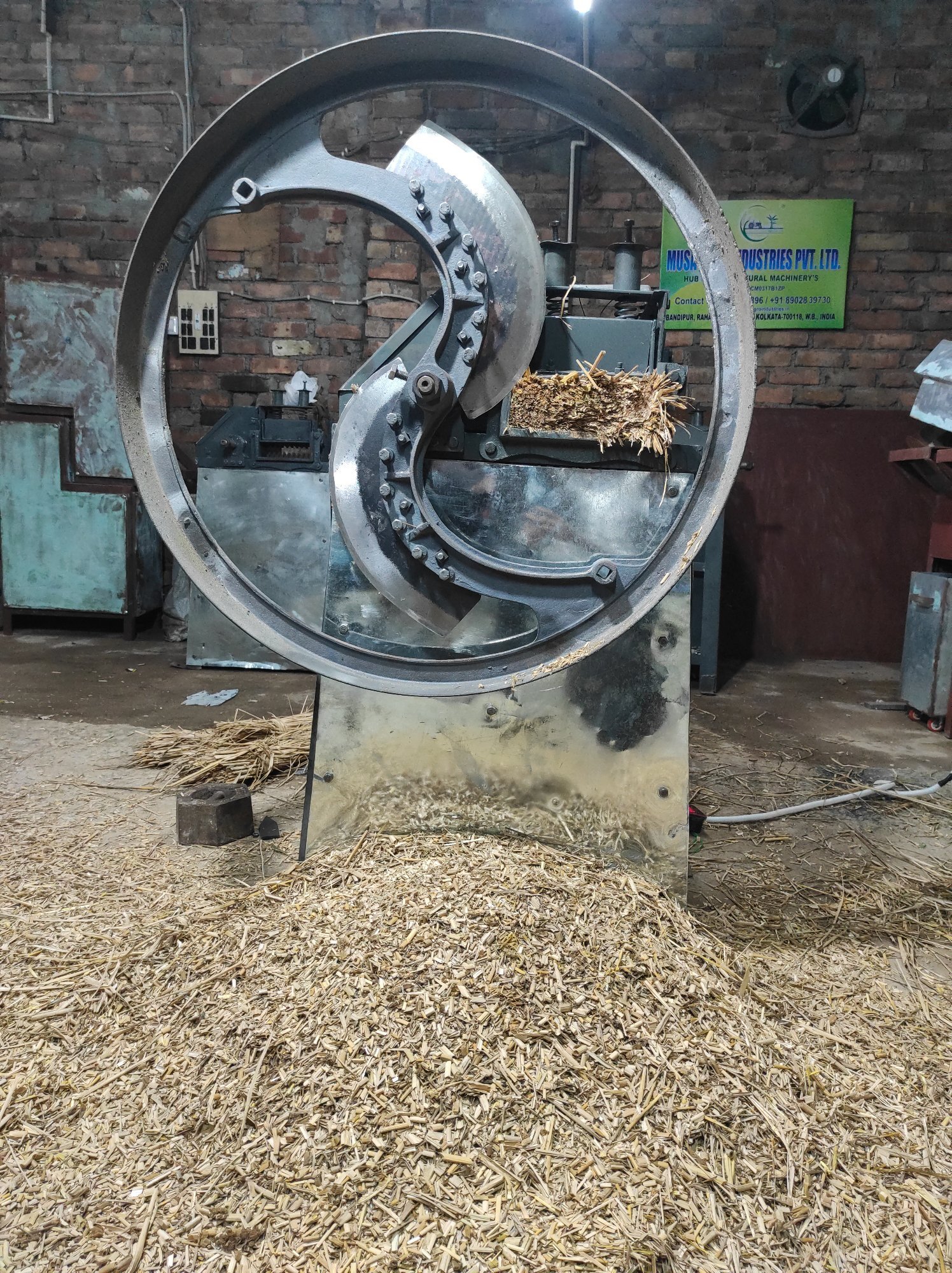 Level Operated Cutter Hand Operated Chaff Cutter - Metal Material, Approximately 2 Feet Disc ...