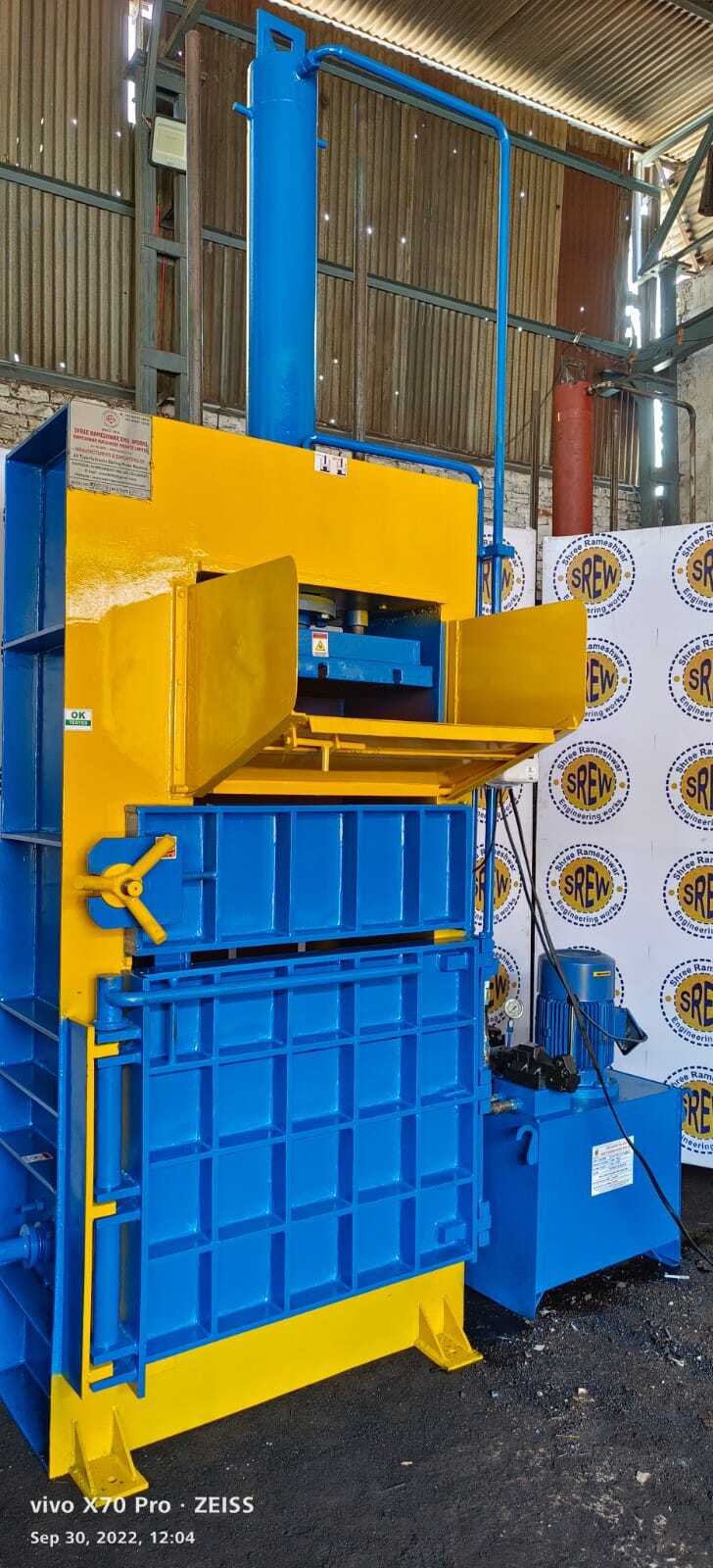 Pet Bottle Baling Press Machine - Color: Blue/white
