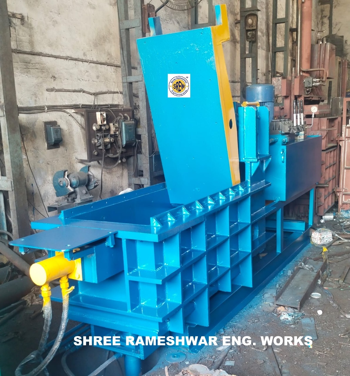 Baling Press Machine - Color: Blue/yellow