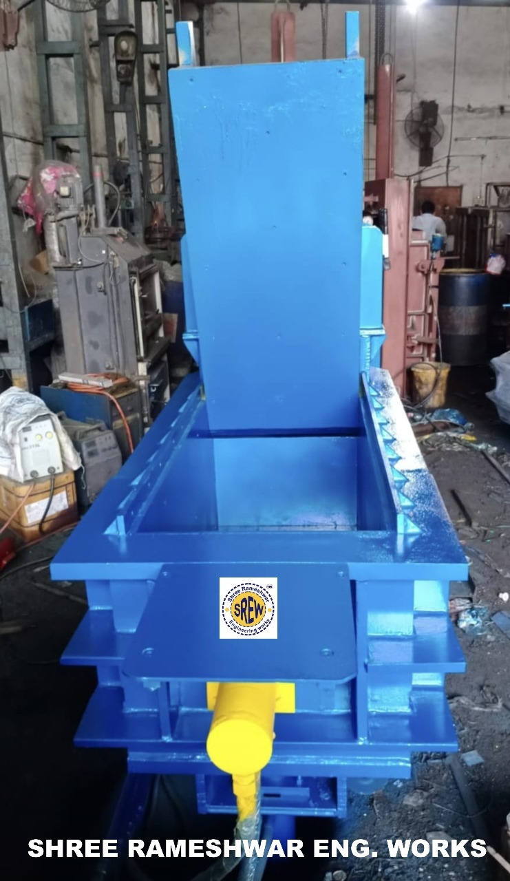 Baling Press Machine - Color: Blue/yellow