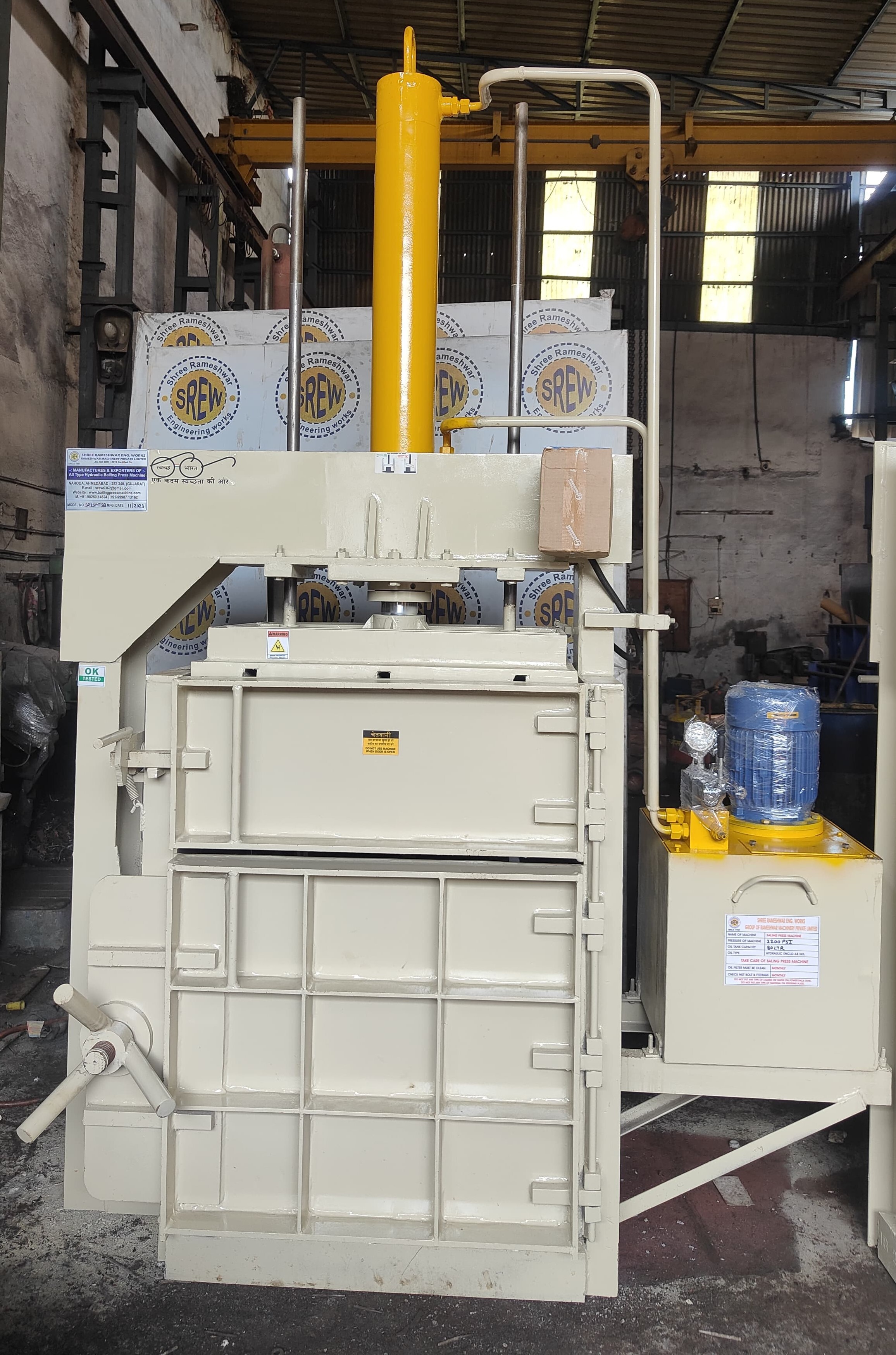 25 Ton Foam Baling Machine - Color: Blue Yellow
