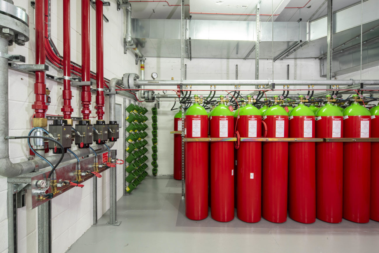 Fm200 & Novec 1230 Gas Flooding System - Ul Approved Material | 3x1x2 Meter Dimensions, Red Color, 230v Input Power, 200kg Weight, 12 Months Warranty, Fire Suppression For Server Room