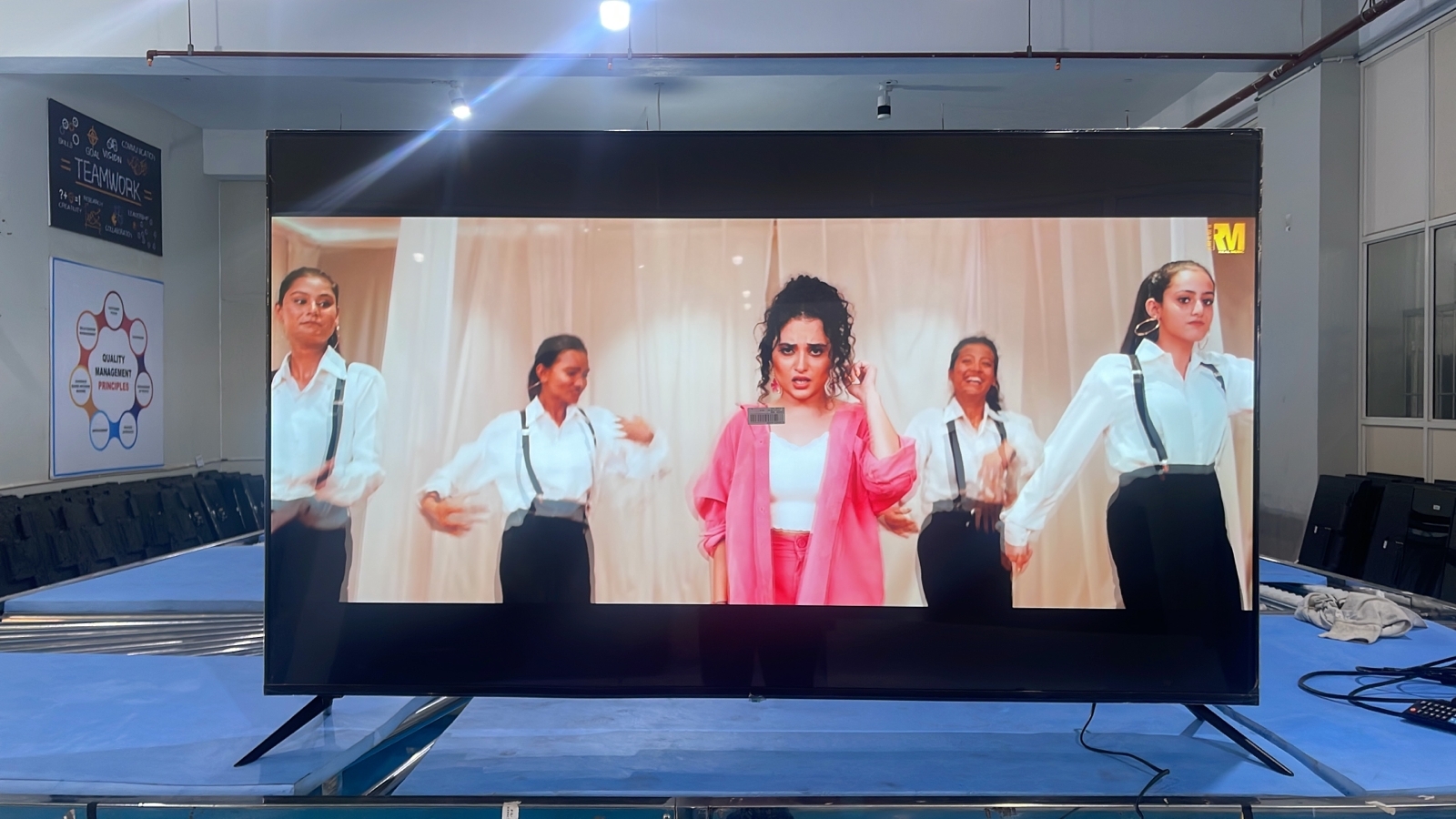 75 Inch Smart Led Tv - Metal Body & Glass, 65.5x2.0x38 Inch , Android 9.0 With Voice Command & 3 Hdmi Ports