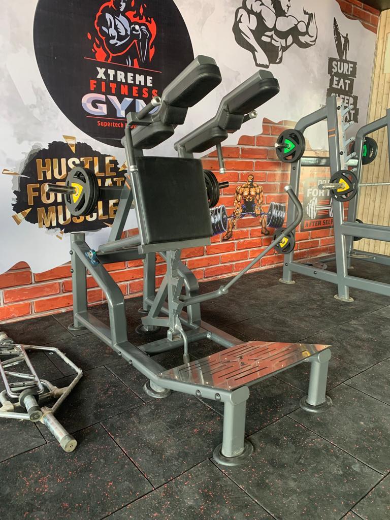 Gym Super Squat Machine Application: Endurance