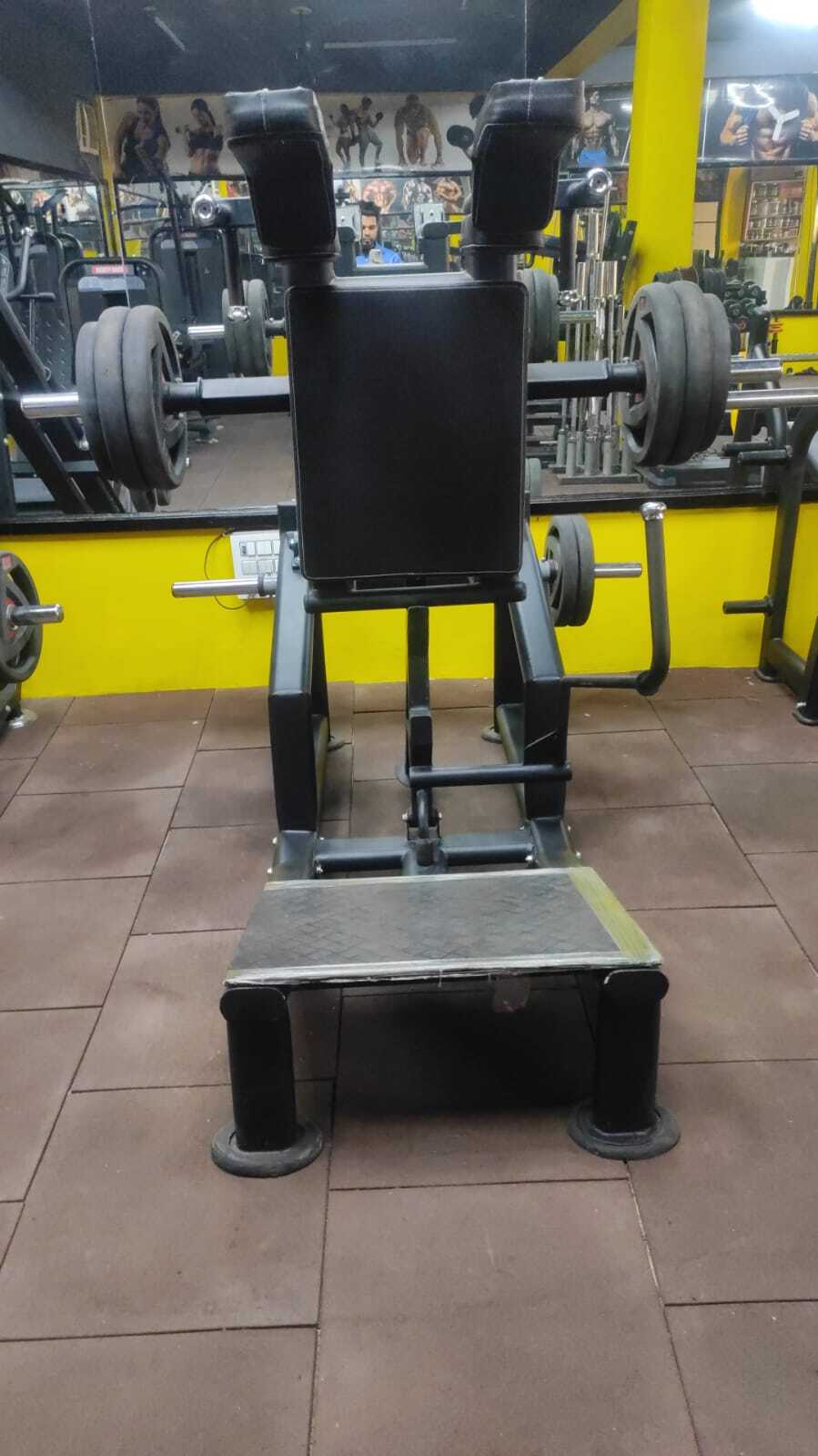 Gym Super Squat Machine Application: Endurance