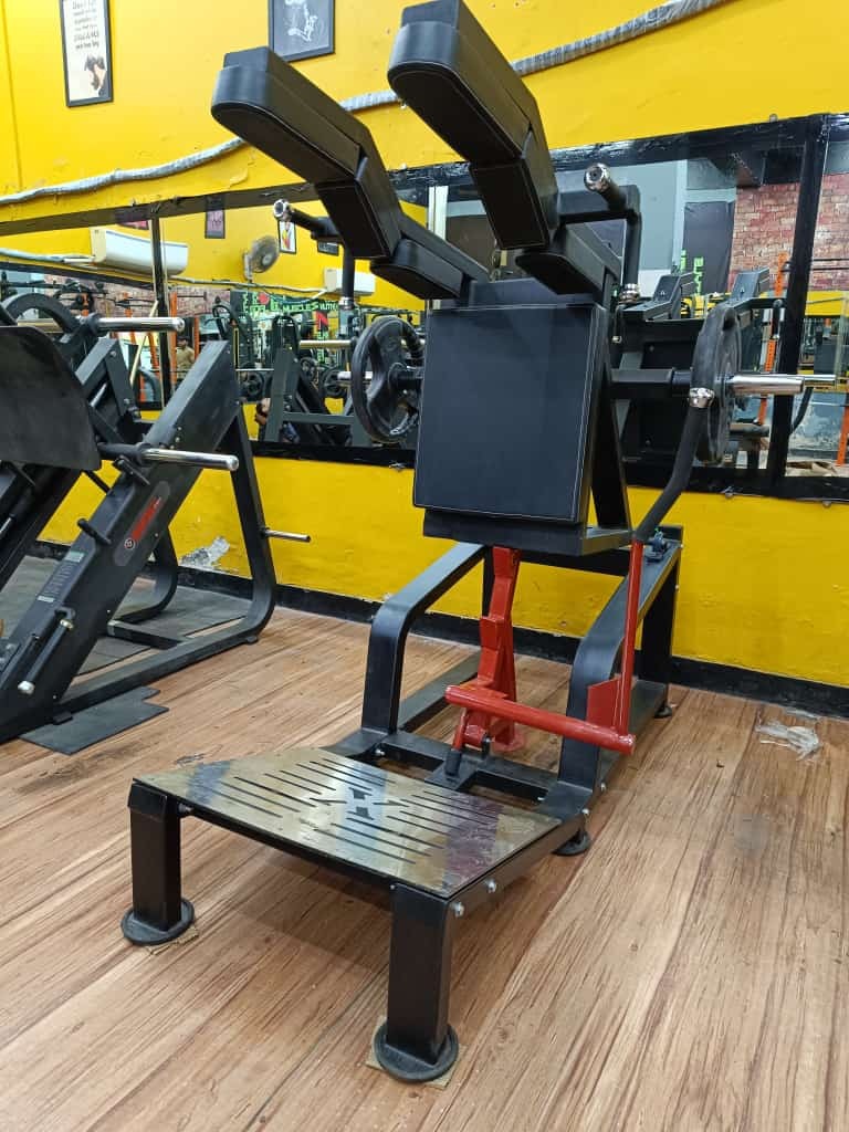 Gym Super Squat Machine Application: Endurance