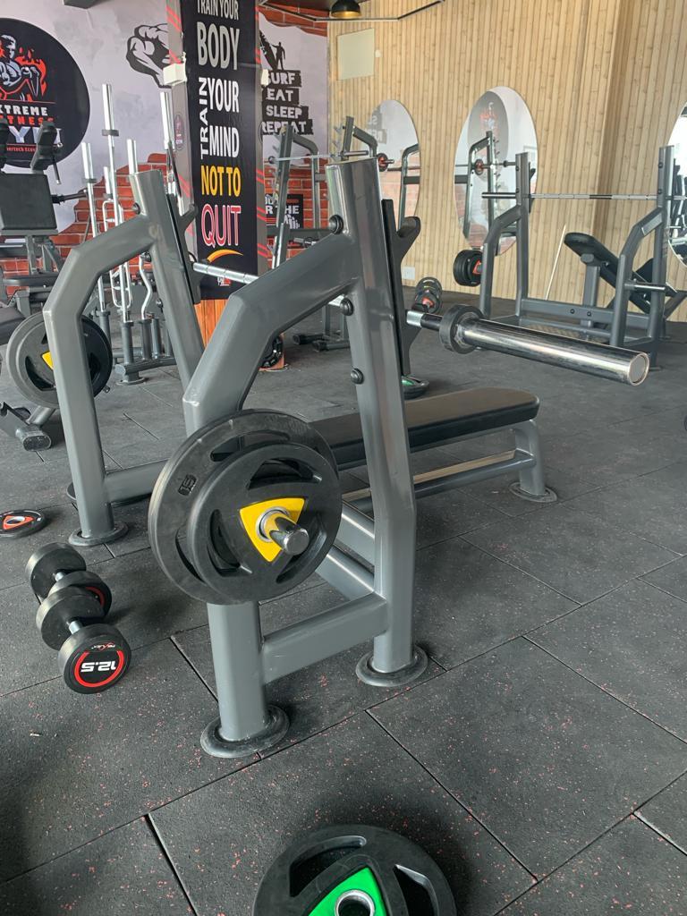 Olympic Flat Bench - 12 Gauge Rectangular Pipe, Black Foam Seat | Advanced Double Effect Welding, Adjustable For Muscle Gain