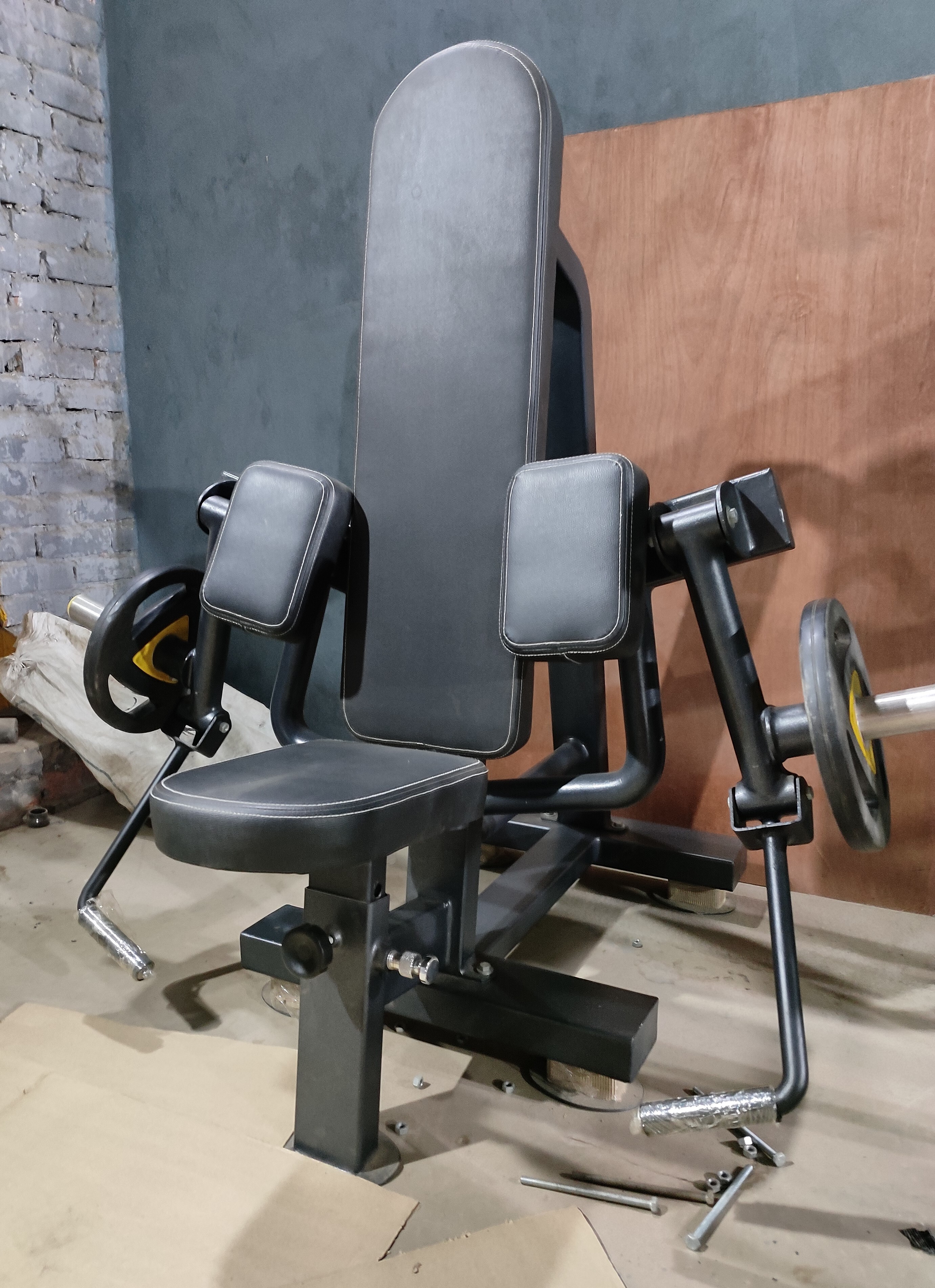 Plate Loaded Biceps Curl Machine Application: Tone Up Muscle
