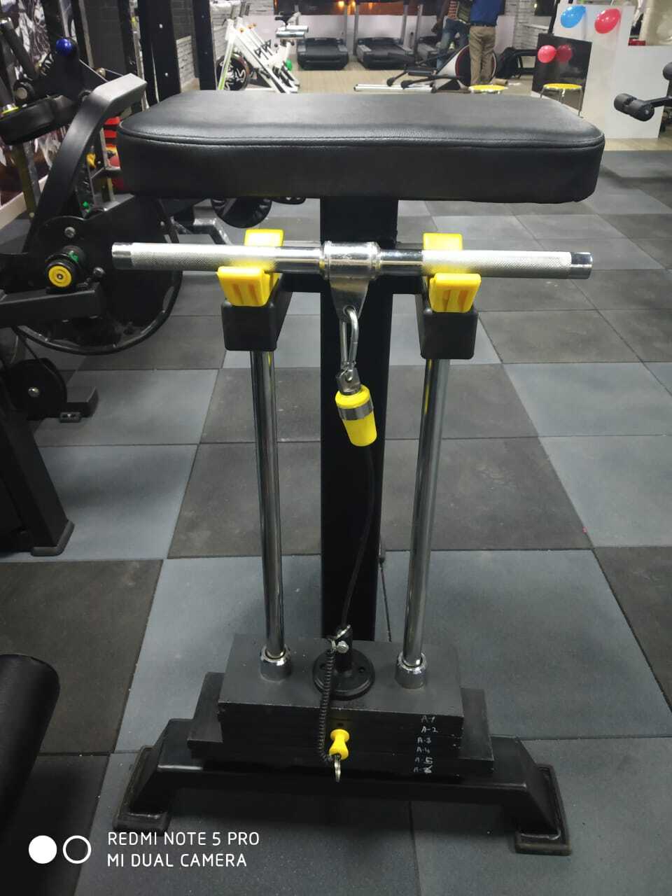 Wrist Curl Machine - Rectangular 12 Gauge 4*2 Inch Tube Design | Advanced Double Effect Welding Technology, Adjustable Soft Foam Seat Cover, 1 Year Commercial Warranty, Ideal For Biceps Muscle Gain