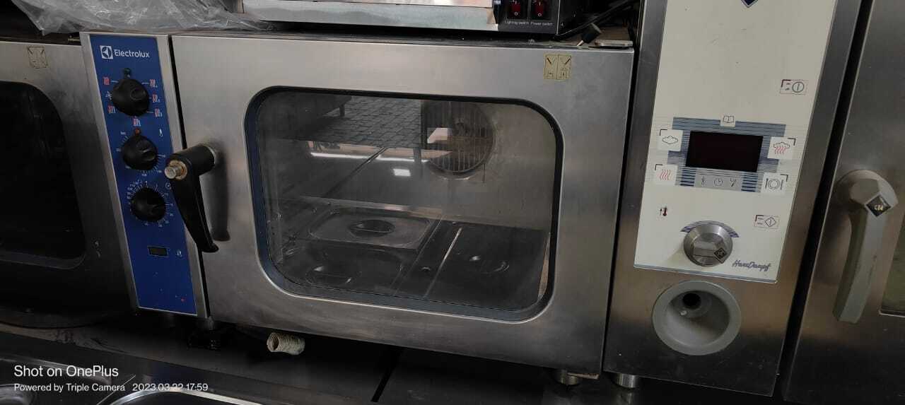 Used Three Deck Oven Near Sangam Vihar - Automatic Grade: Semi Automatic
