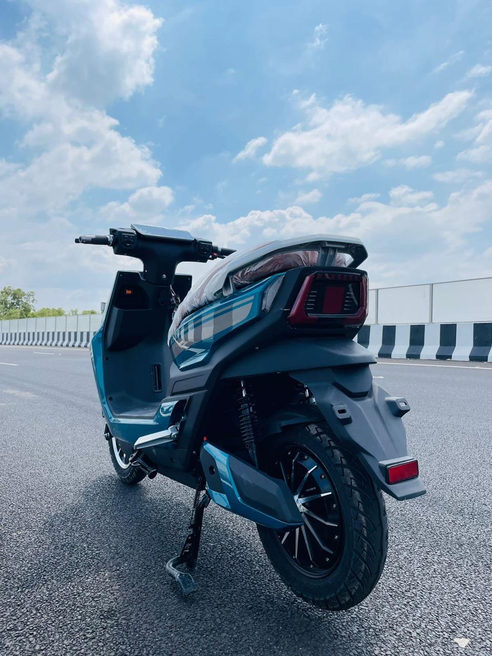 Elesco Aqua Pro Electric Scooter - Material: Abs Fiber