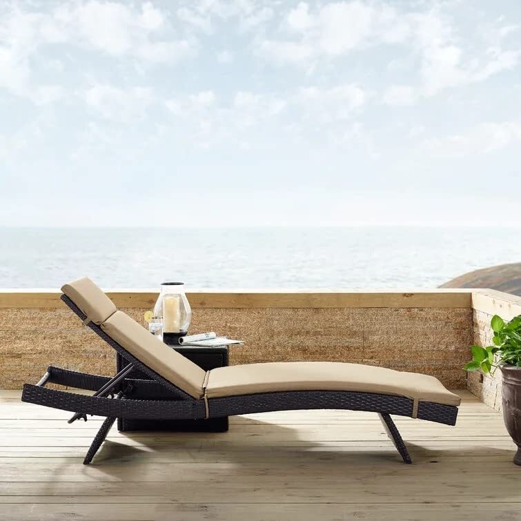 Wicker Lounger Application: Sand Beach