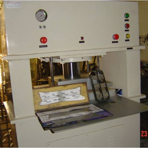 कॉलर डाई आफ्टर कटिंग मशीनें