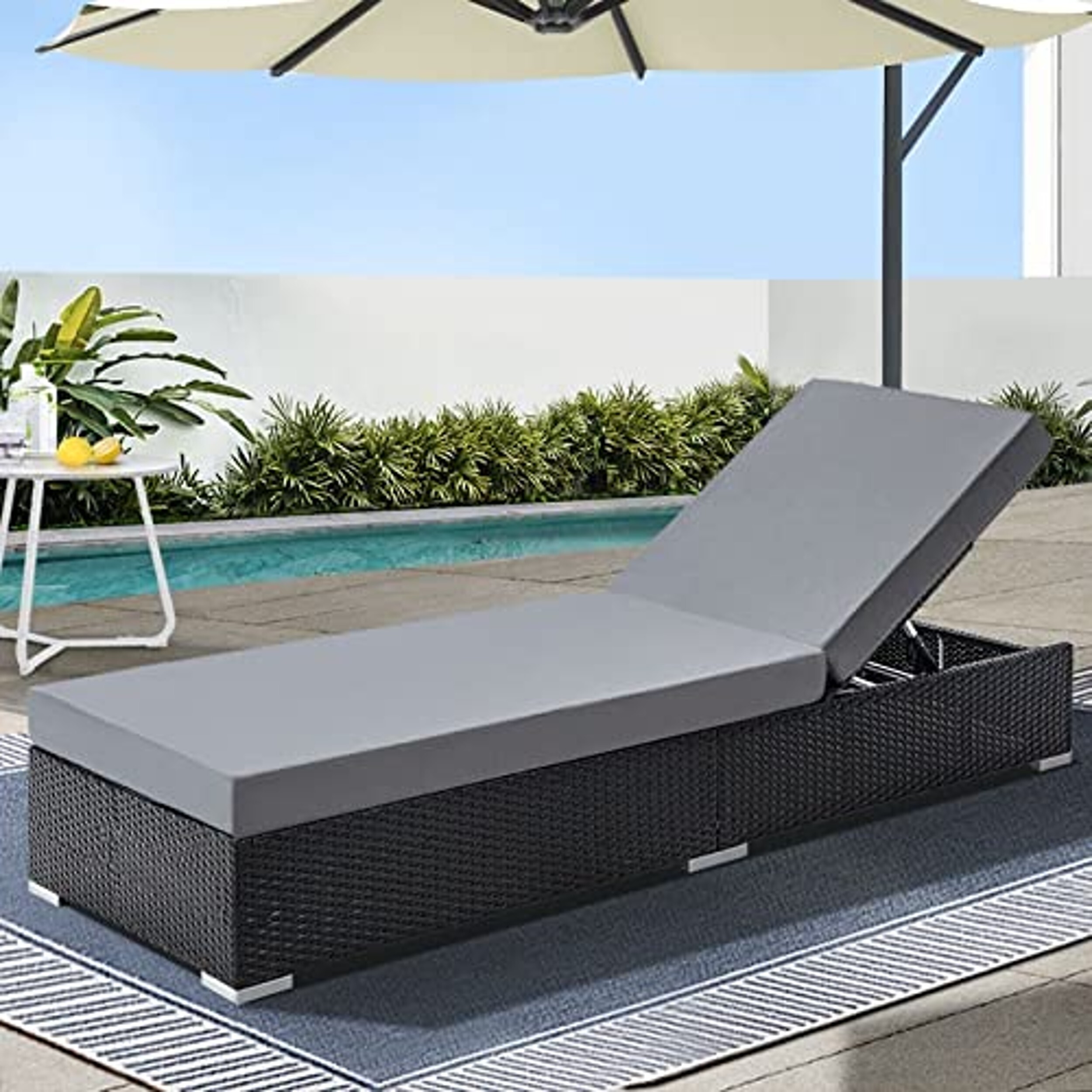 Rattan Poolside Lounger Application: Swimming Pool
