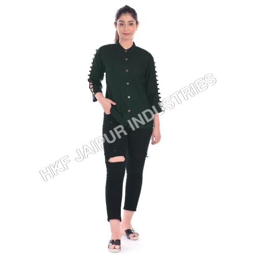 महिलाओं का साइड कट रेयन टॉप