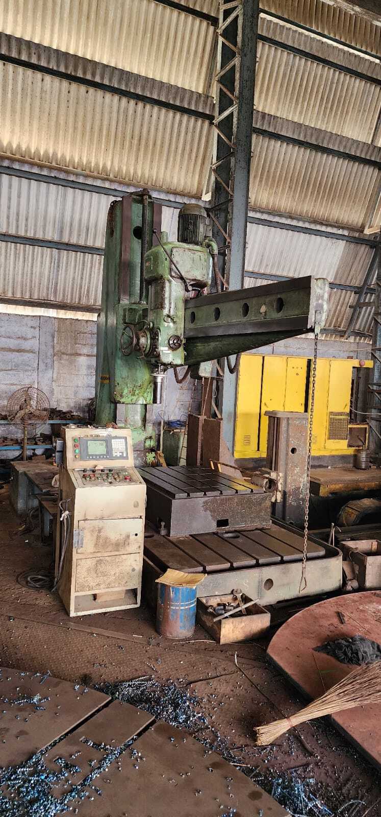 Radial Drilling Machine - Hec 3 Mtr Arm Length, 100mm Spindle Diameter