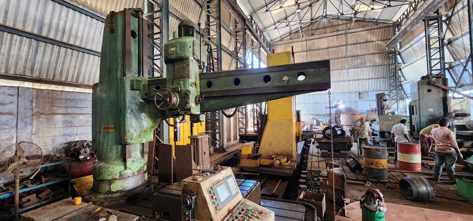 Radial Drilling Machine - Hec 3 Mtr Arm Length, 100mm Spindle Diameter