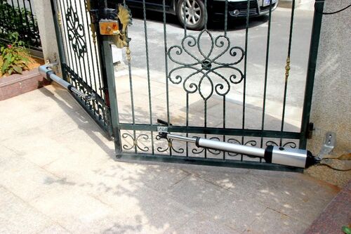 Automatic Swing Gate Motor - Remote and Smartphone Operable, Supports Up to 350 KG, Adjustable Auto Close Delay, Optional Flashing Lamp/Siren 