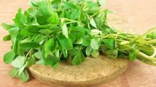 जमी हुई मेथी की पत्तियाँ