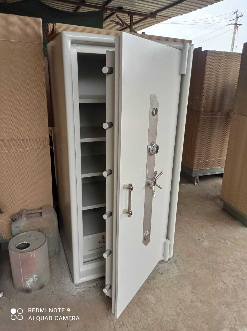 Single Door Jewellery Safe - Alter Distance: Na