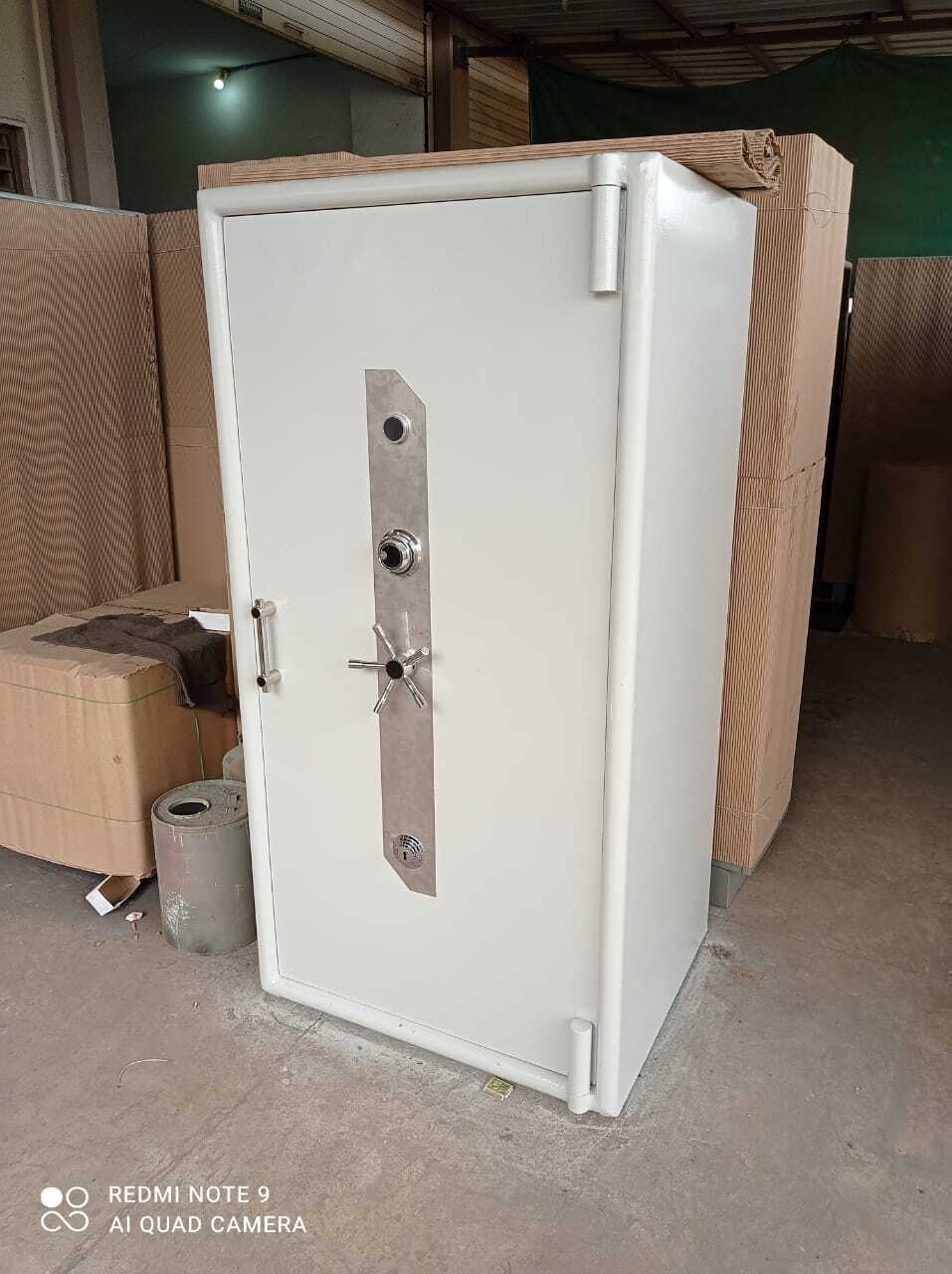 Single Door Jewellery Safe - Alter Distance: Na