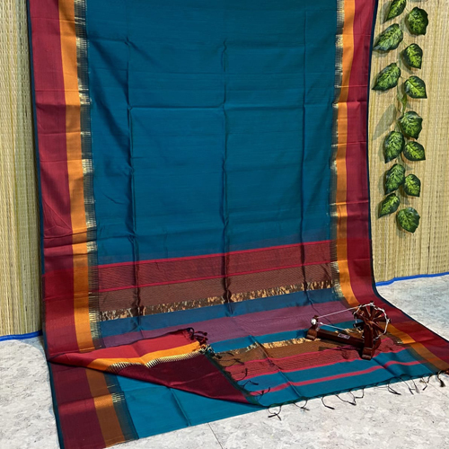 कॉटन साड़ी ज़री अचल के साथ ब्लाउज़