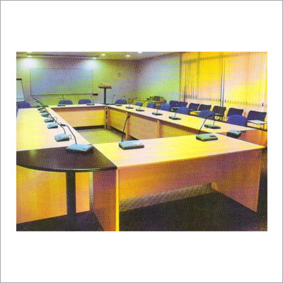 कॉन्फ़्रेंस रूम टेबल