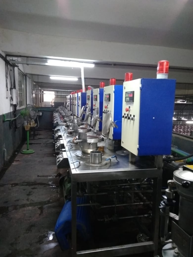 Hthp Sample Yarn Dyeing Machine - Manufacturing Year: 2 Months
