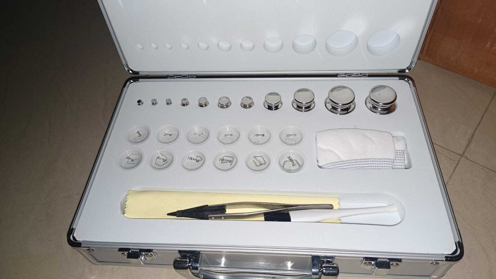 Analytical Laboratory Weight Box - Accuracy: Class F1 And M1 Standards Â°C