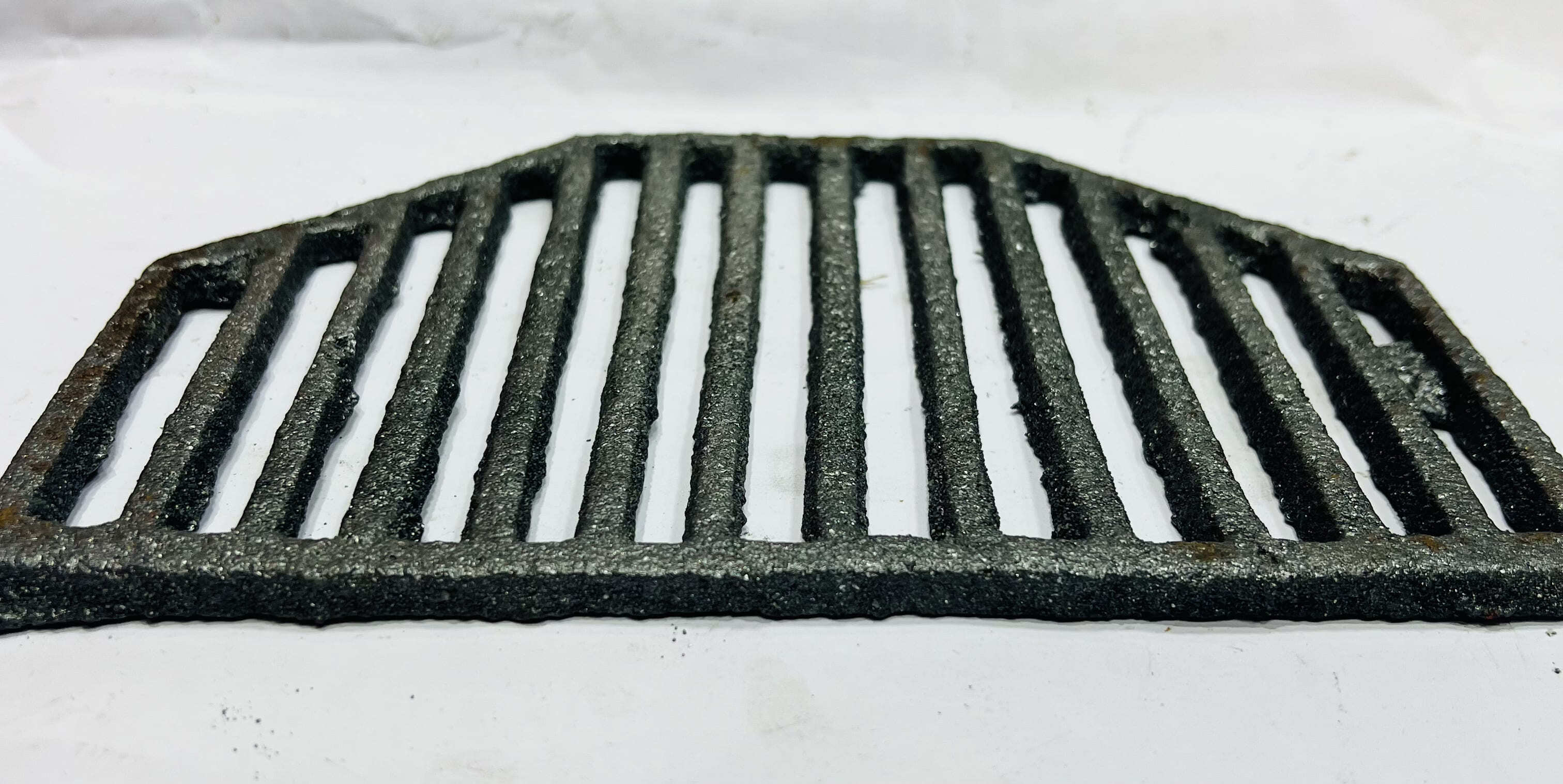 Cast Iron Head Jali - Iron Material, Black Color | Powder Coated Surface Treatment For Enhanced Durability And Aesthetic Appeal