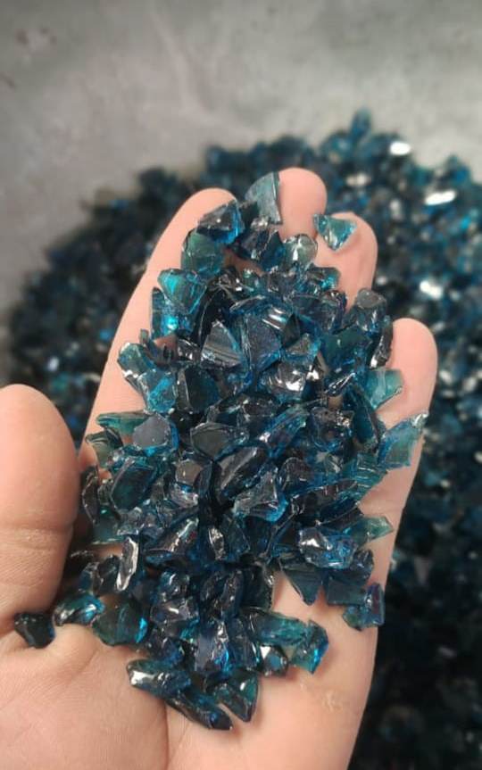 High Quality Cullet Tedium Glass Stone Chips With Different Size Special For Premium Terrazzo Flooring Wall Cladding Fire Pit Decoration
