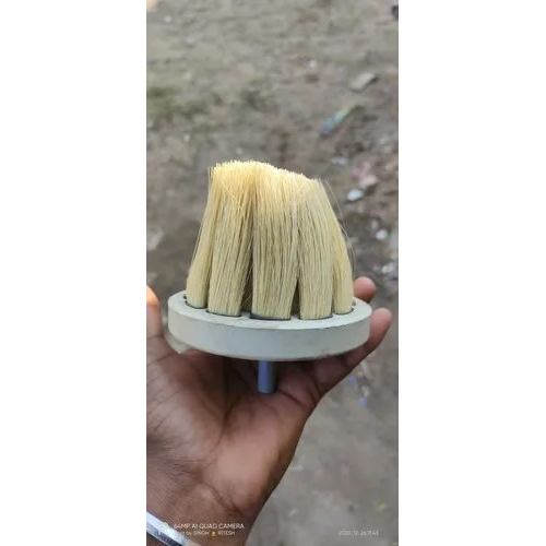 लकड़ी के हैंडल वाला नायलॉन ब्रश
