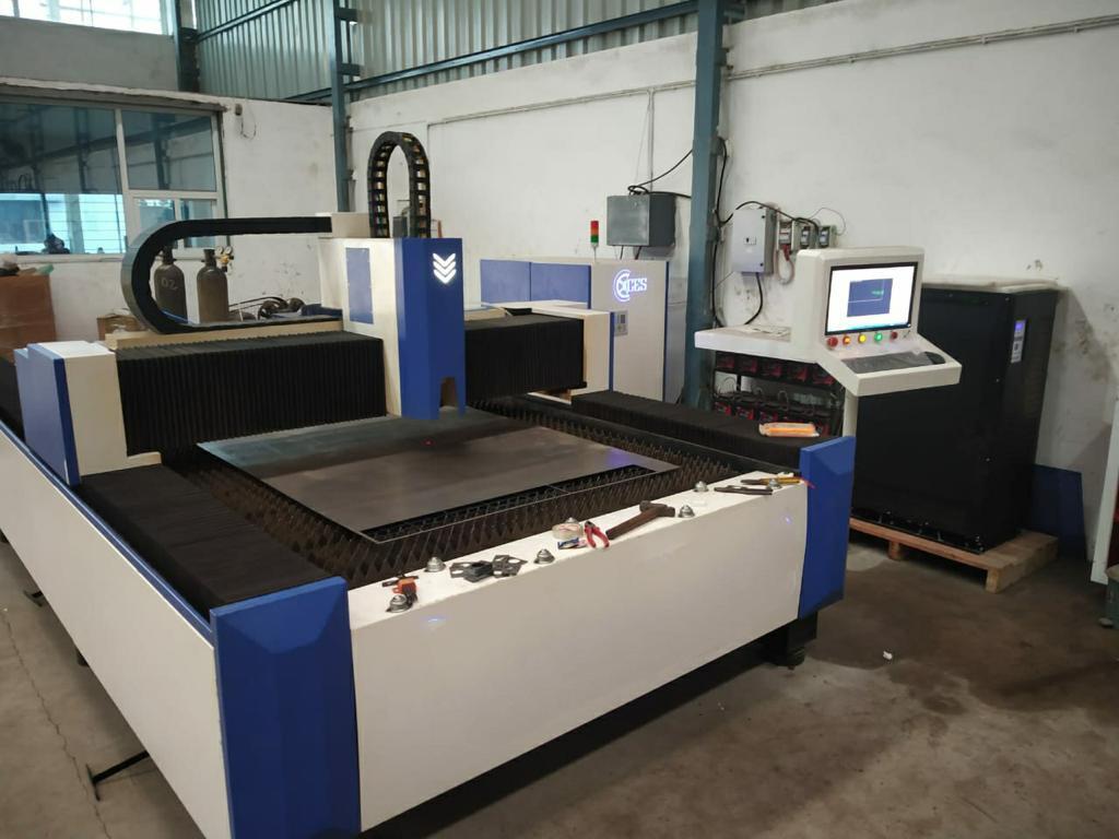 Metal Laser Cutting Machine - Working Area 3000x1500mm, Max Loading Capacity 900kg, Position Accuracy 0.05mm/m - Semi-automatic Cnc, Water Cooling System, New Condition With Warranty