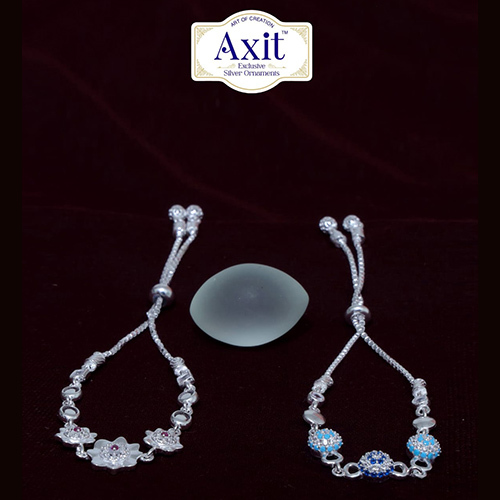 लेडीज डिज़ाइनर सिल्वर ब्रासलेट