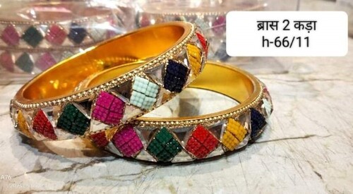 पीतल की पत्थर की चूड़ियाँ