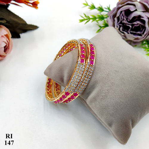 प्रतिबद्ध क्यूबिक ज़िरकोनिया बांगल