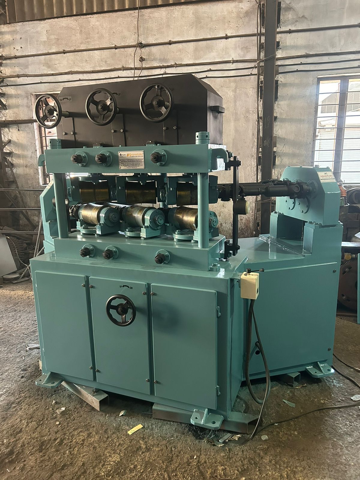 Blue Pipe Straightening Machine