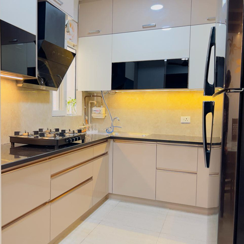 U Shape Laminated Kitchen - Color: As Per Availability