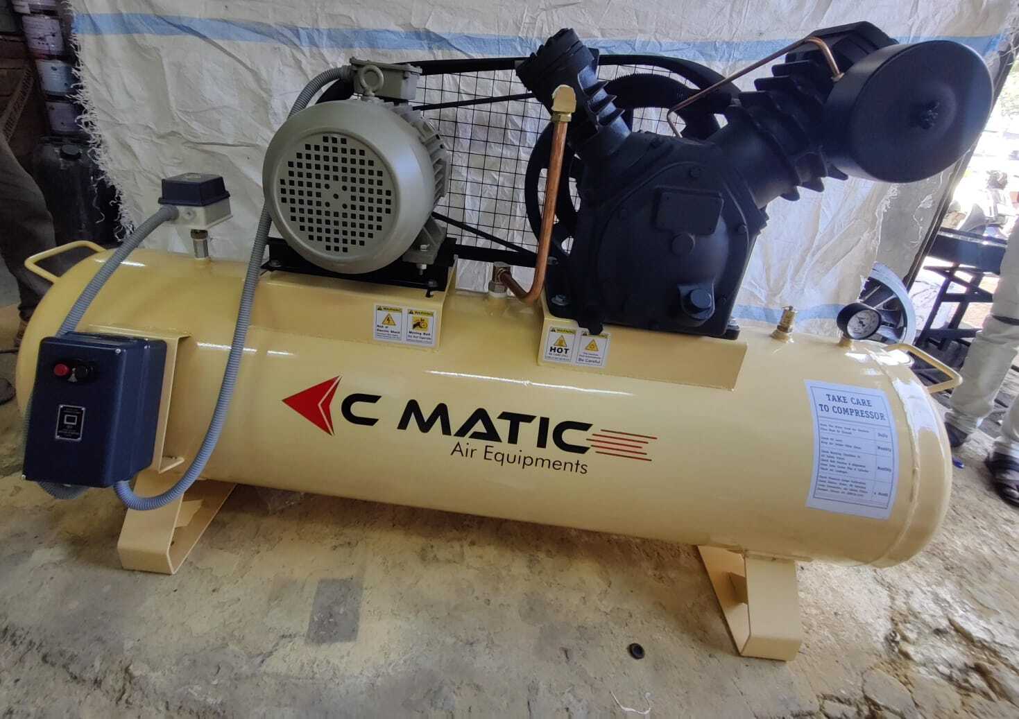 Piston Air Compressor Air Flow Capacity: 26 Cubic Feet Per Minute (Ft3/min)