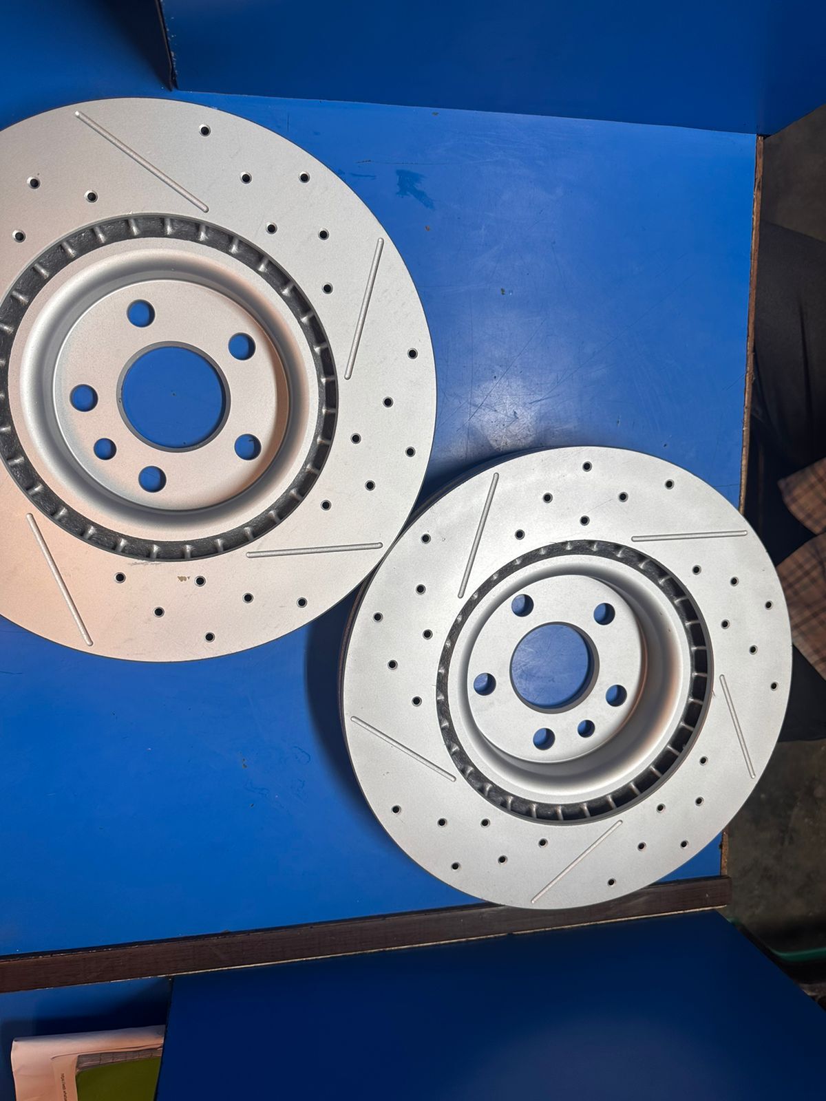 Brake Disc Rotor And Brake Pads - Imported, 5x5x5 Ft, Silver Finish | Long Working Life, Ideal For Luxury Land Rover Discovery, Volvo, Jaguar Models