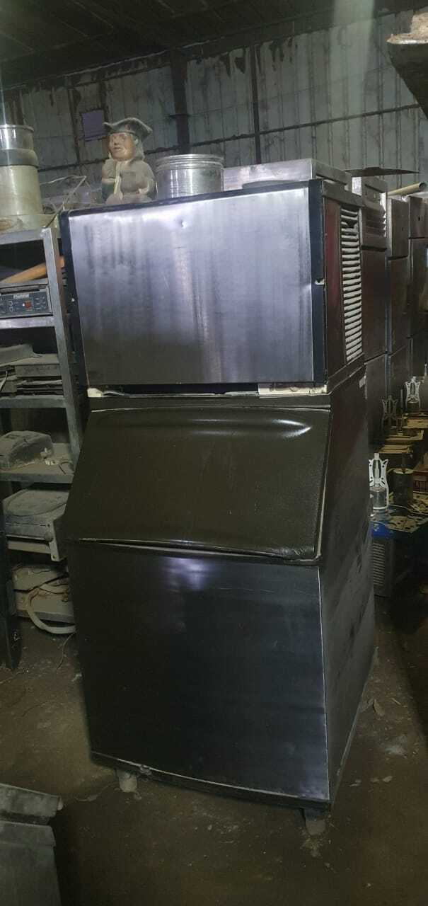 Second Hand Ice Cube Making Machine - Color: Silver