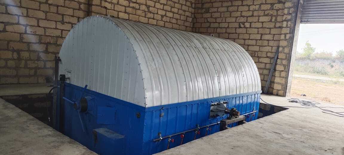 Closed Oven Roto Moulding Machine - Ms/ss Material 3200x2500x2000mm Size Blue Finish | 2500mm Oven Diameter Plc Control System Fully Automatic Operation