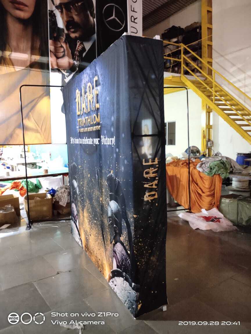 Fabric Pop Up Display - Flagpole Material: Aluminium
